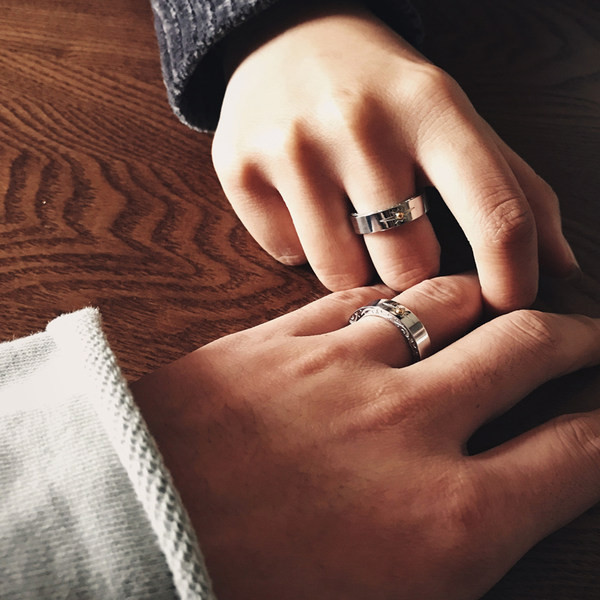 Vīriešu gredzens ar akmeni