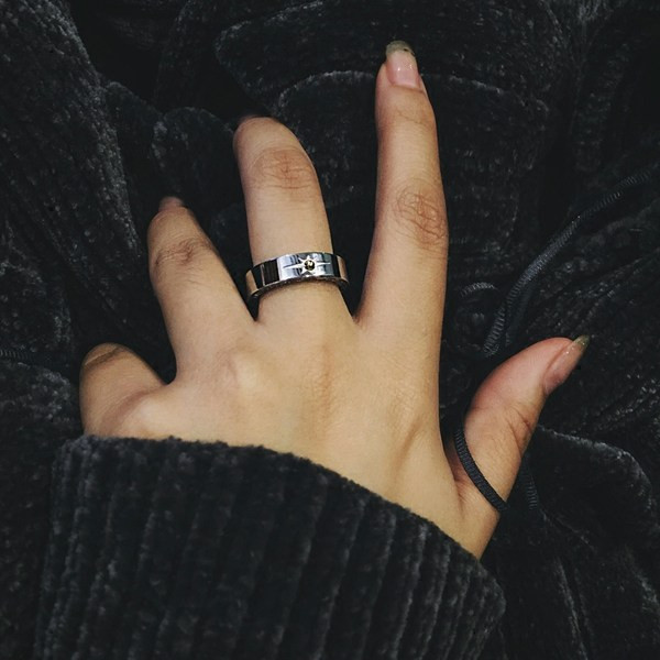 Vīriešu gredzens ar akmeni