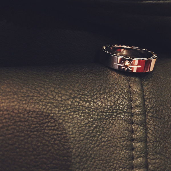 Vīriešu gredzens ar akmeni