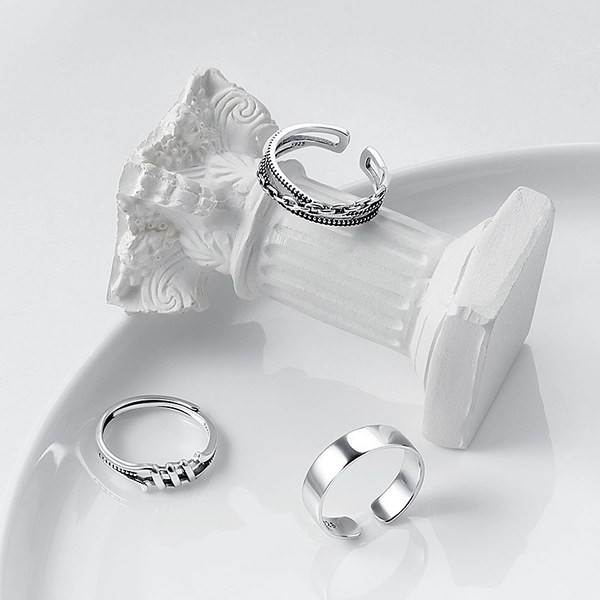 Vīriešu gredzenu ikdienas modelis ar apdruku