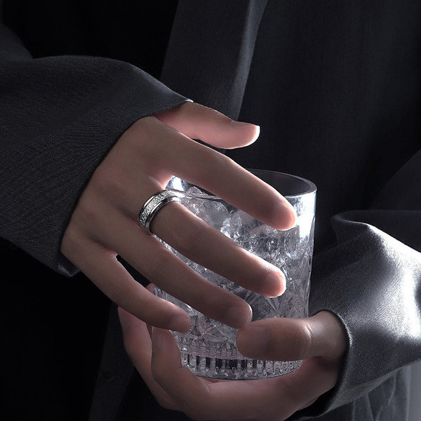 Επίσημο μοντέλο ανδρικού δαχτυλιδιού