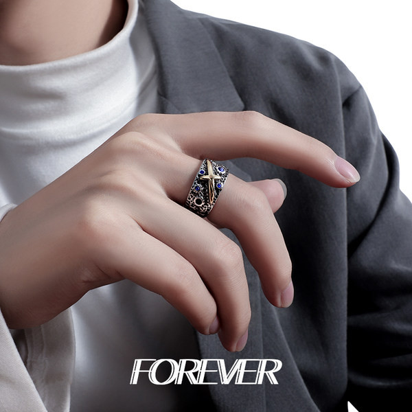 Vyriškas retro žiedas iš titano plieno su akmenimis