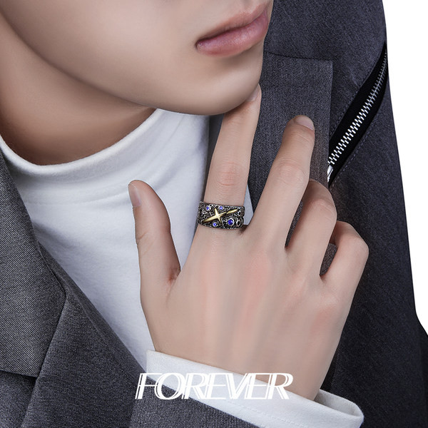 Vyriškas retro žiedas iš titano plieno su akmenimis