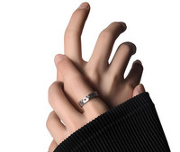 Férfi karika típusú gyűrű - kék és piros kővel