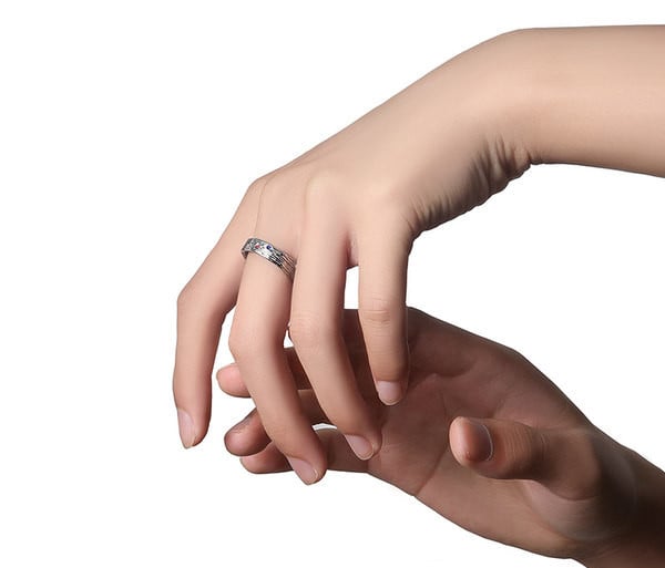 Férfi karika típusú gyűrű - kék és piros kővel