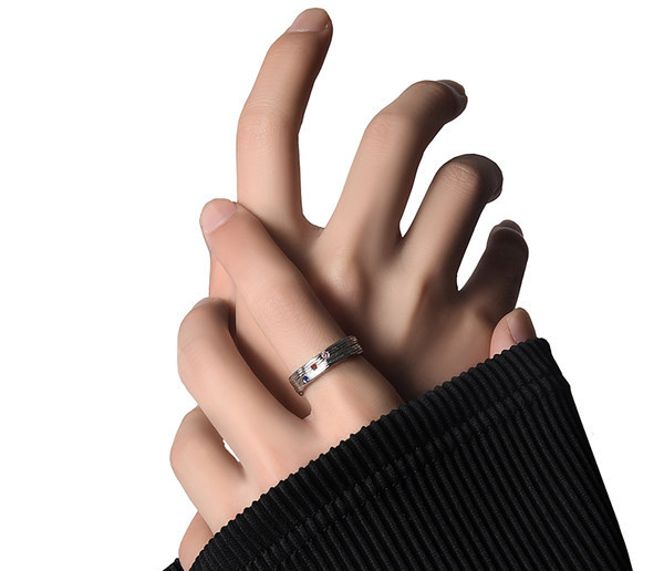 Férfi karika típusú gyűrű - kék és piros kővel