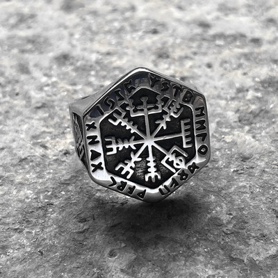 Vīriešu gredzens sudraba krāsā - retro stilā