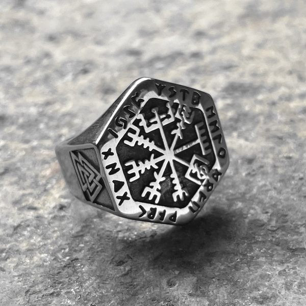 Vīriešu gredzens sudraba krāsā - retro stilā