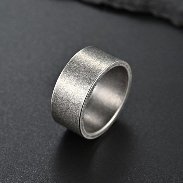 Vīriešu gredzens no titāna tērauda tīra modeļa