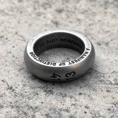 Νέο μοντέλο ανδρικό δαχτυλίδι με χαραγμένο δίχρωμο