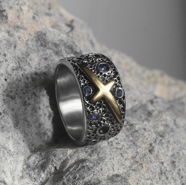Ανδρικό δαχτυλίδι με διαφορετική στάμπα από ατσάλι τιτανίου