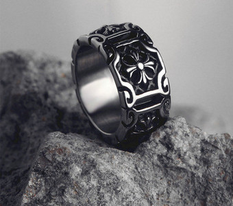 Ανδρικό δαχτυλίδι από ατσάλι τιτανίου με διαφορετικό στάμπα