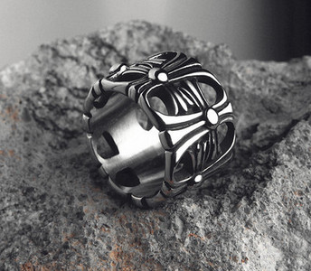 Ανδρικό δαχτυλίδι από ατσάλι τιτανίου με διαφορετικό στάμπα