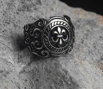 Ανδρικό δαχτυλίδι από ατσάλι τιτανίου με διαφορετικό στάμπα