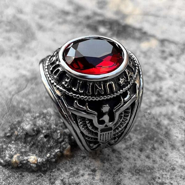 Vyriškas žiedas su spalvotu akmeniu