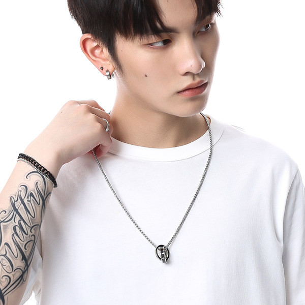 Vīriešu ķēde ar kulonu no tērauda