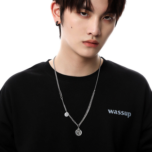 Ezüst színű férfi lánc medállal