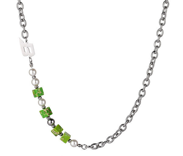 Férfi lánc ezüst színben - gyöngyökkel és zöld elemekkel