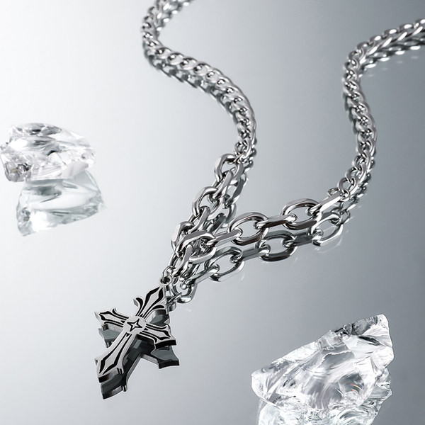 Ανδρική αλυσίδα σε ασημί χρώμα με σταυρό