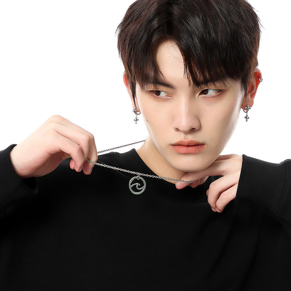 Férfi lánc medállal, két modell