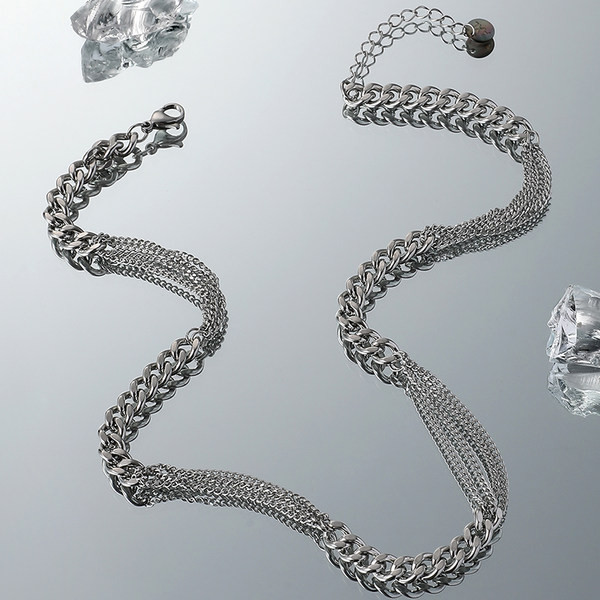 Vīriešu ķēde sudraba krāsā