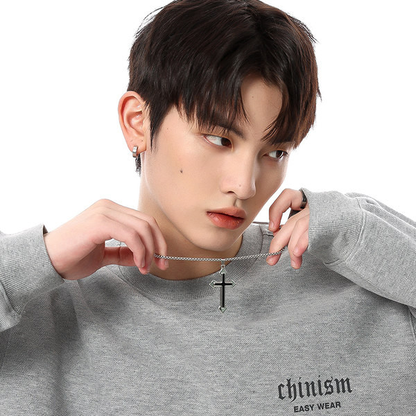 Κομψό κολιέ σταυρωτό μενταγιόν για άνδρες