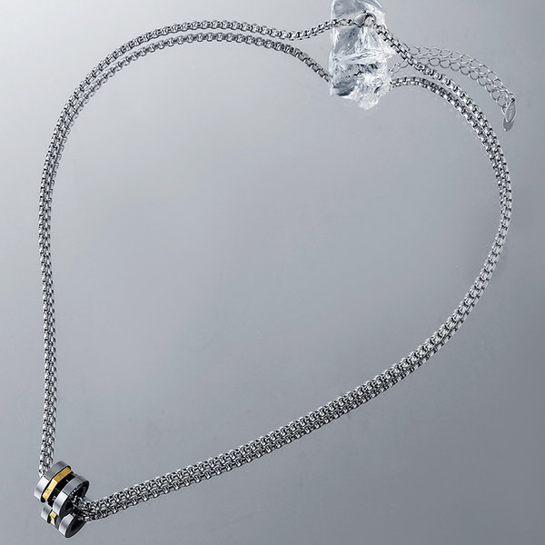 Férfi lánc medállal