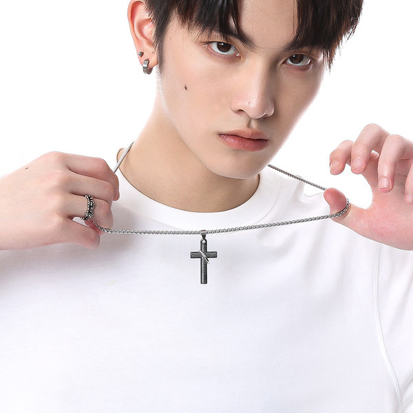 Ανδρική αλυσίδα με κρεμαστό σταυρό