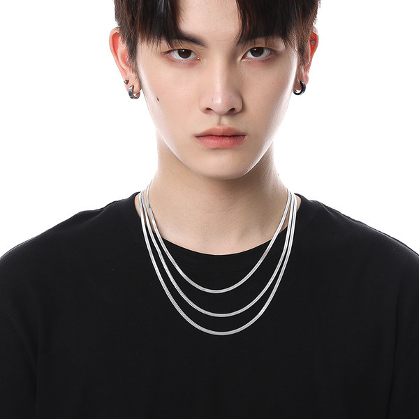 Tiszta férfi lánc ezüst színben