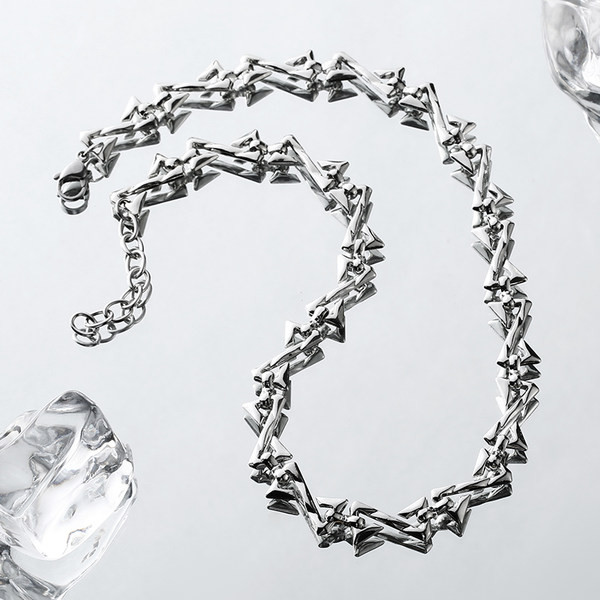 Ανδρική μοντέρνα αλυσίδα σε ασημί χρώμα