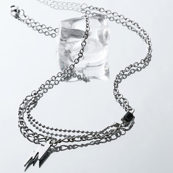 Κομψή ανδρική αλυσίδα με μενταγιόν και διακοσμητική πέτρα