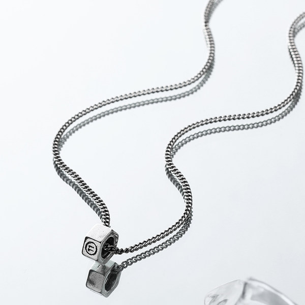 Ανδρικό κολιέ με κρεμαστό κόσμημα