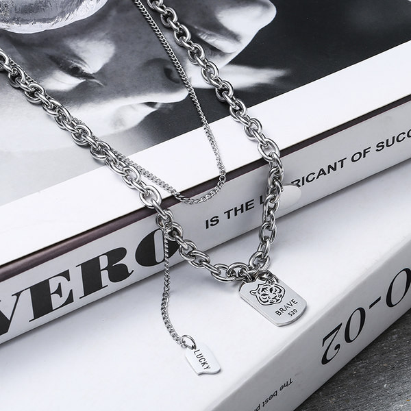 Férfi lánc két sorban nagy hálóval és csempével