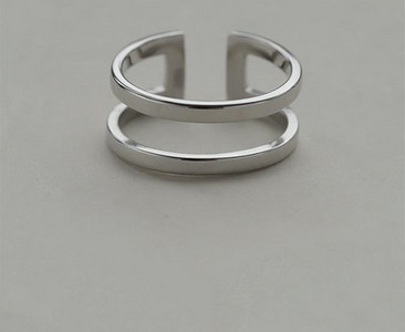 Stilingas kitokio rašto vyriškas žiedas