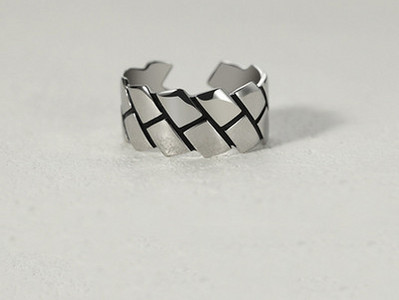 Stilingas kitokio rašto vyriškas žiedas