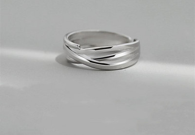 Stilingas kitokio rašto vyriškas žiedas