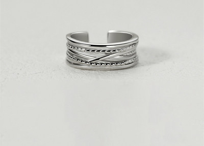 Stilingas kitokio rašto vyriškas žiedas