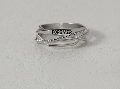 Stilingas kitokio rašto vyriškas žiedas