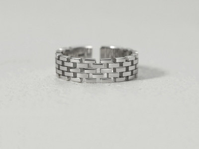 Stilingas kitokio rašto vyriškas žiedas