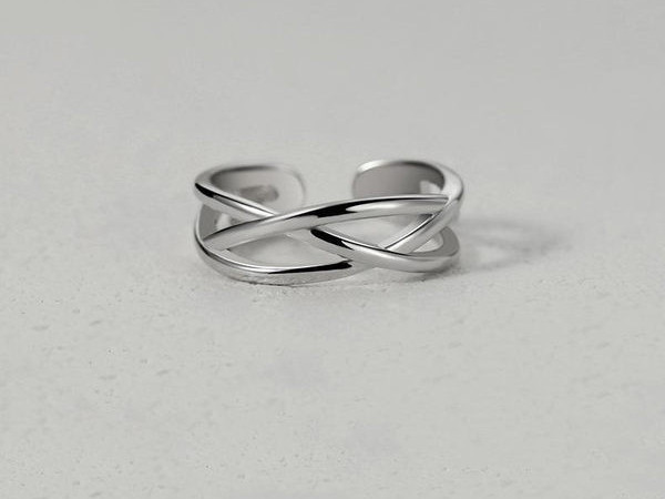 Stilingas kitokio rašto vyriškas žiedas