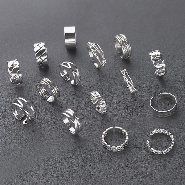 Stilingas kitokio rašto vyriškas žiedas