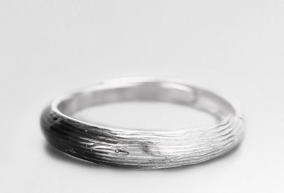 Vyriškas žiedas – sidabrinės spalvos