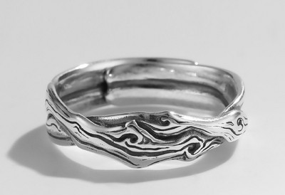 Vyriškas žiedas – sidabrinės spalvos