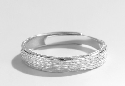 Vyriškas žiedas – sidabrinės spalvos