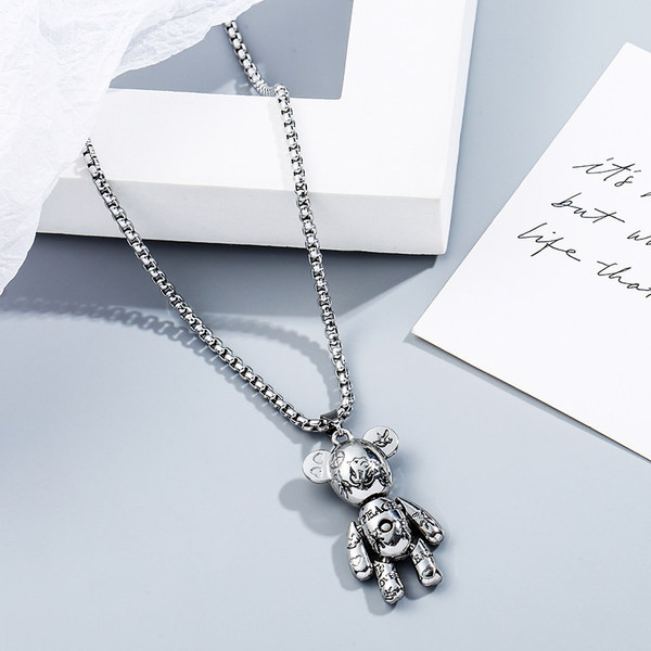 Μοντέρνο ανδρικό κολιέ με μενταγιόν αρκούδας