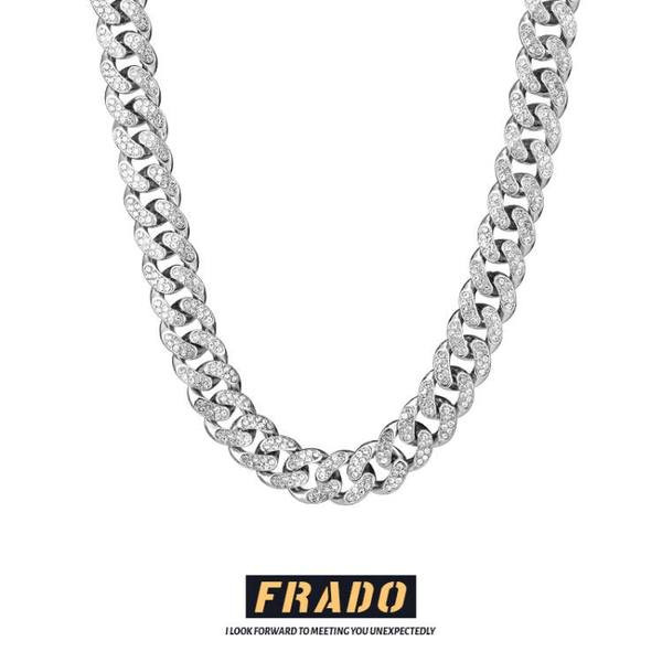 Šiuolaikiniai vyriški kaklo papuošalai su akmenukais