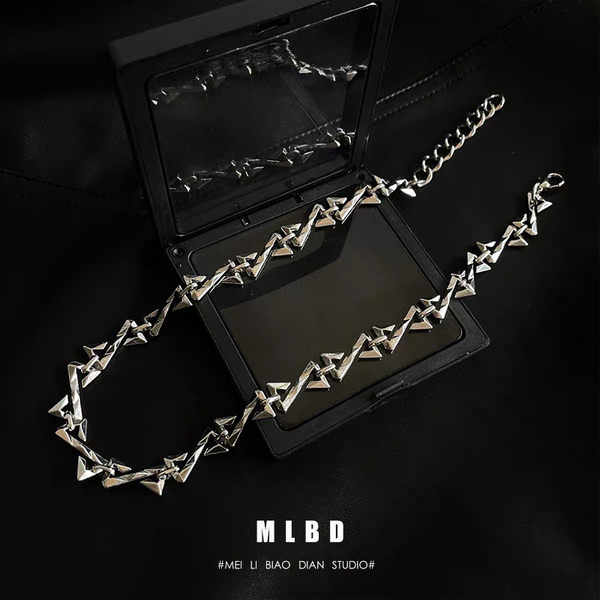 Modern férfi lánc ezüst színben - három modell