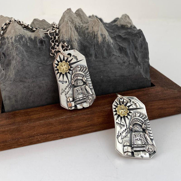 Moderan muški lanac s privjeskom