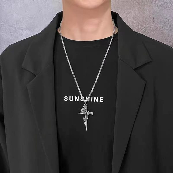 Vīriešu titāna tērauda ķēde ar krusta un rozes kulonu