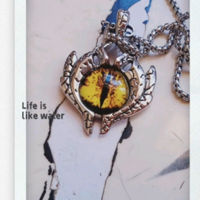 Jauna modeļa vīriešu ķēde ar akmens kulonu